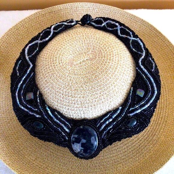 VINTAGE STYLE CHUNKY STONE BEADED CHOKER - Picture 8 of 10